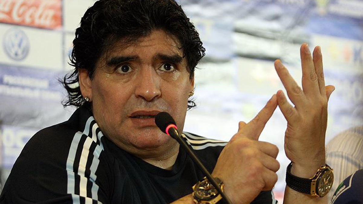 Des personnalités sportives, politiques et culturelles du monde entier pleurent le décès de Maradona