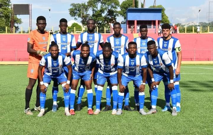 Le Violette AC en démonstration face à la sélection U20 de football de la République Dominicaine